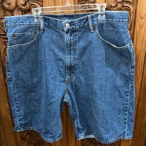 EUC Levi size 42 waist denim shorts